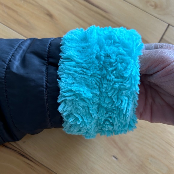 Girls North Face coat sz 7/8 small black and teal reversible EUC smoke/pet free - Picture 3 of 7